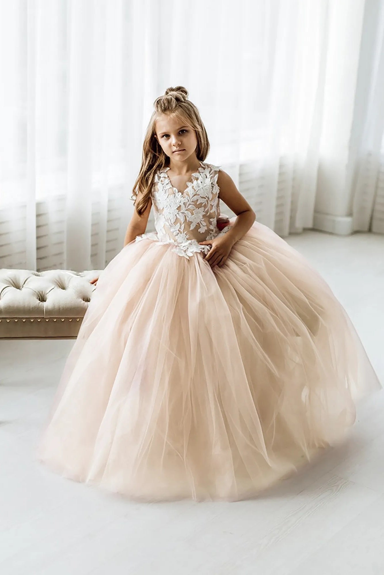 V Neck Tulle Flower Girl Dress with Lace Appliques