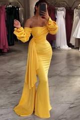 Golden Sheath/Column Prom Dress Off the Shoulder Evening Dress with Panel Train