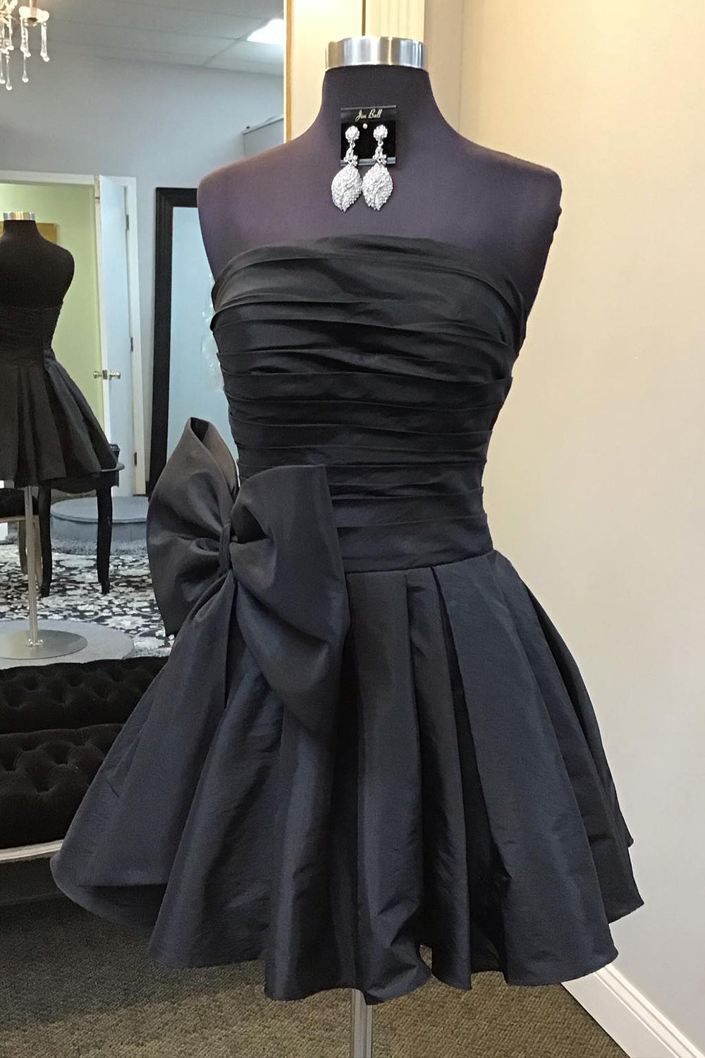 Black Strapless A-Line Short Homecoming Dress with Bowknot