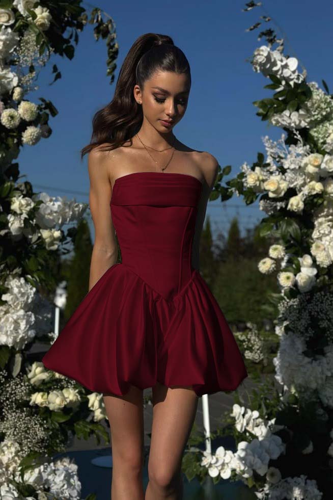 White Strapless Homecoming Dress Sleeveless Short Cocktail Dress With Pleated