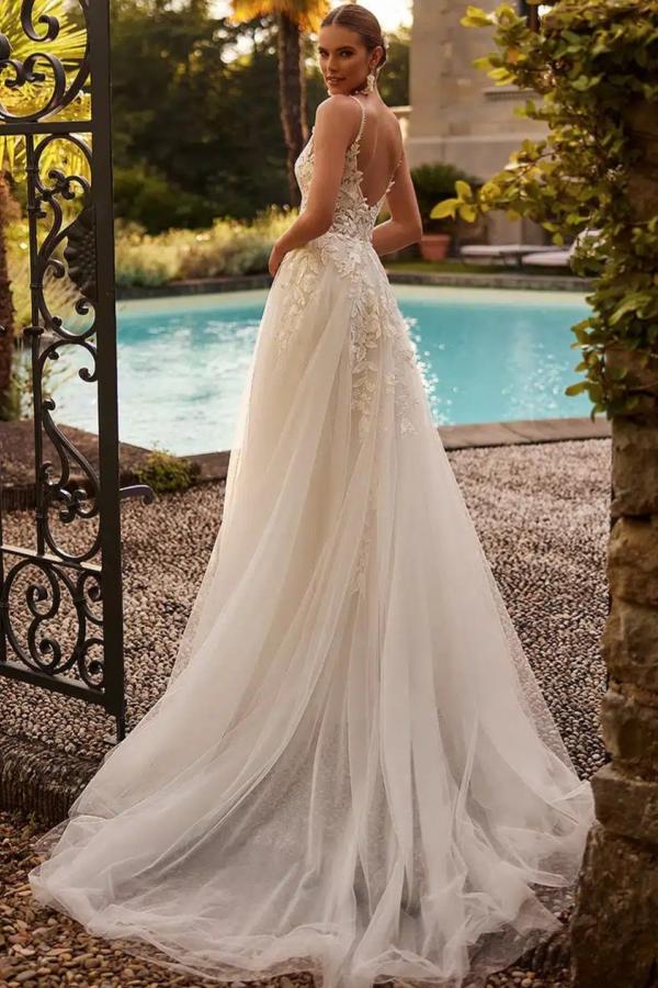 White Wedding Dress A Line Spaghetti Strap V Neck Beaded Sleeveless Long Tulle Bridal Gown With Appliques
