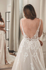 White Wedding Dress A Line Spaghetti Strap V Neck Sleeveless Long Tulle Split Front Bridal Gown With Appliques