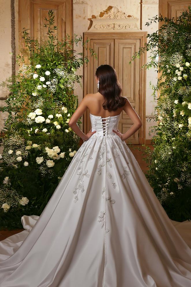 White Wedding Dress A Line Strapless Beaded Ball Gown Sleeveless Cathedral Train Satin Bridal Gown With 3D Flowers