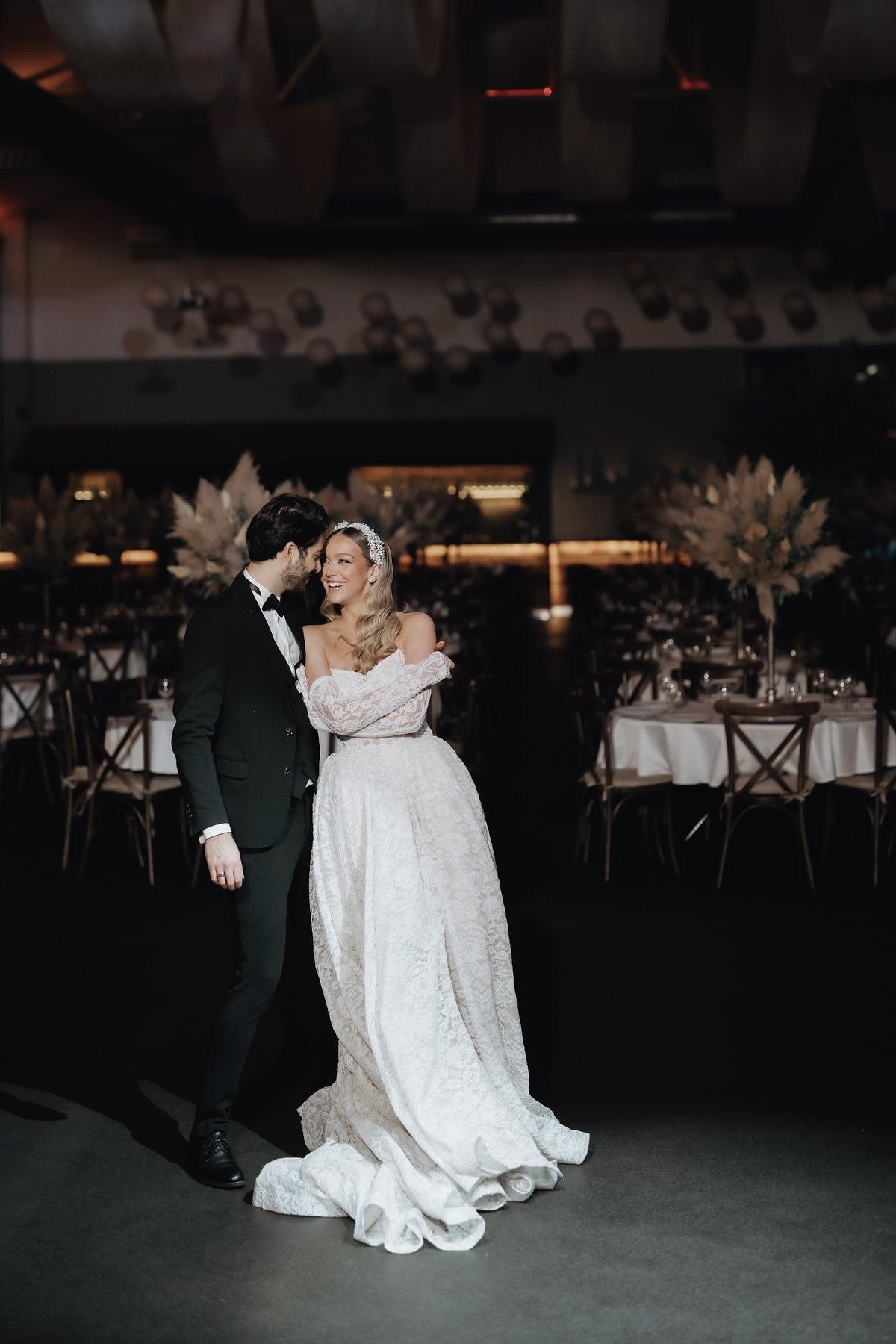 White Wedding Dress A Line Strapless Sleeveless Sweep Train Lace Bridal Gown