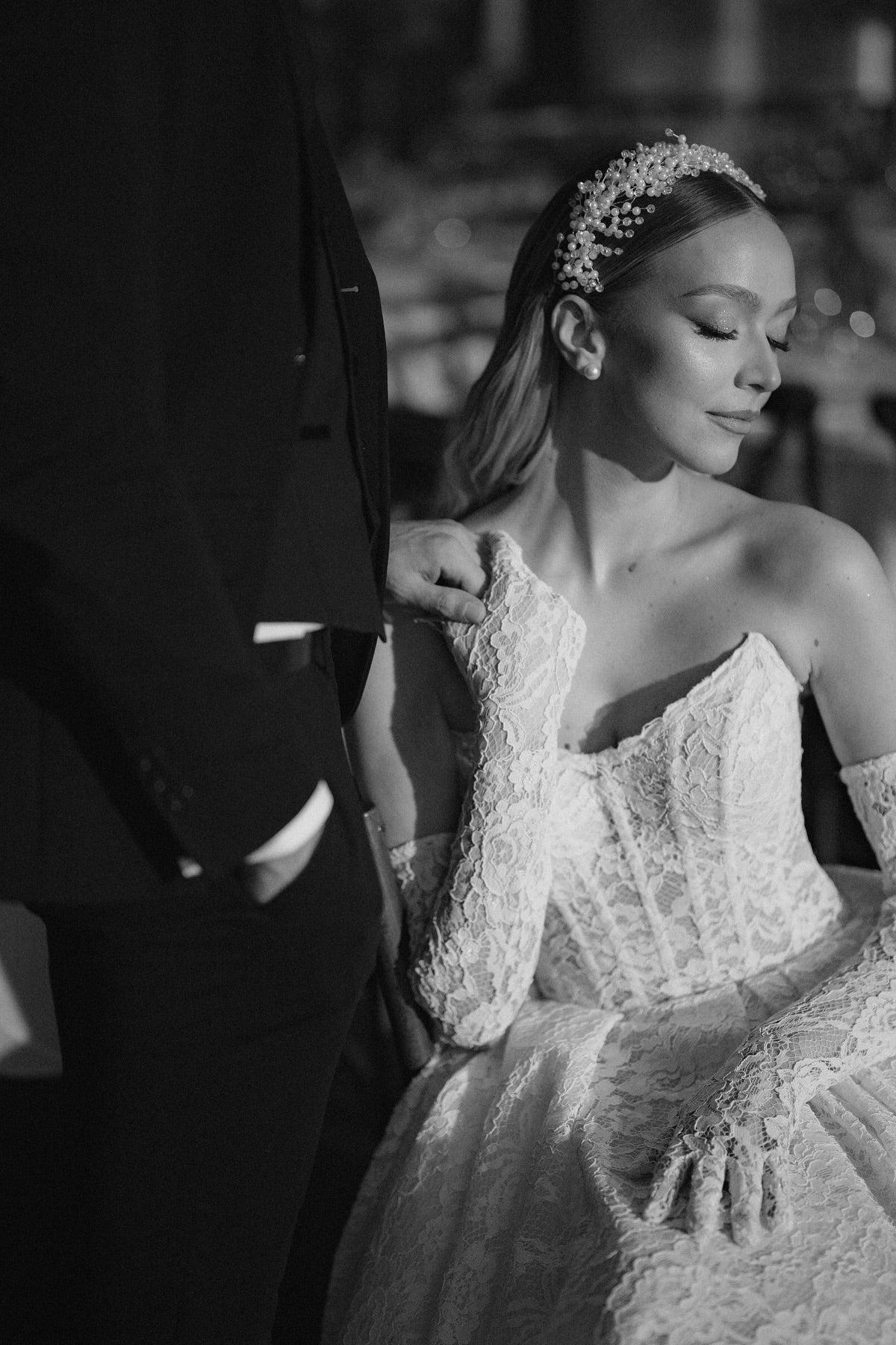 White Wedding Dress A Line Strapless Sleeveless Sweep Train Lace Bridal Gown