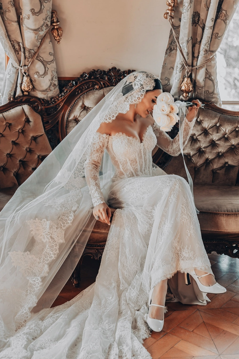 White Wedding Dress Lace Mermaid Sweetheart Off The Shoulder Beaded Long Sleeves Sweep Train Bridal Gown