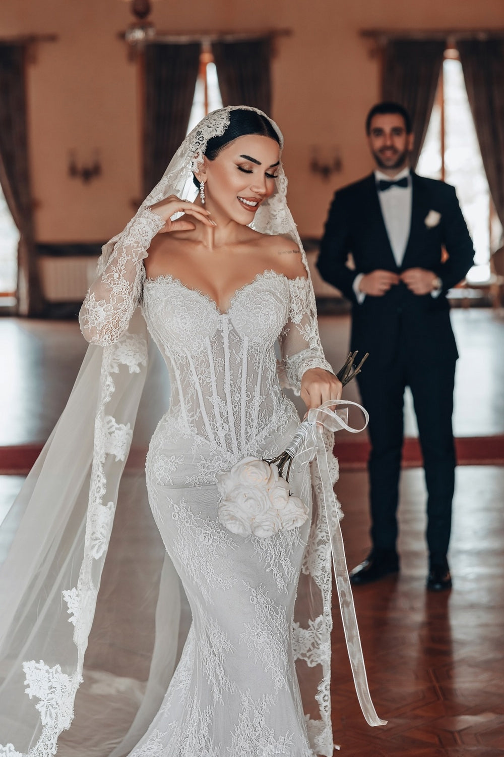 White Wedding Dress Lace Mermaid Sweetheart Off The Shoulder Beaded Sleeves Sweep Train Bridal Gown