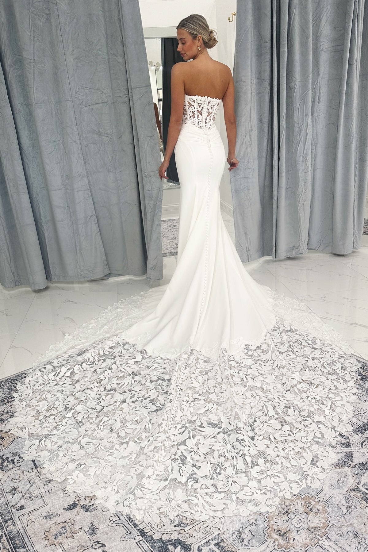 White Wedding Dress Lace Mermaid Sweetheart Strapless Sleeveless Cathedral Train Ruffle Satin Bridal Gown