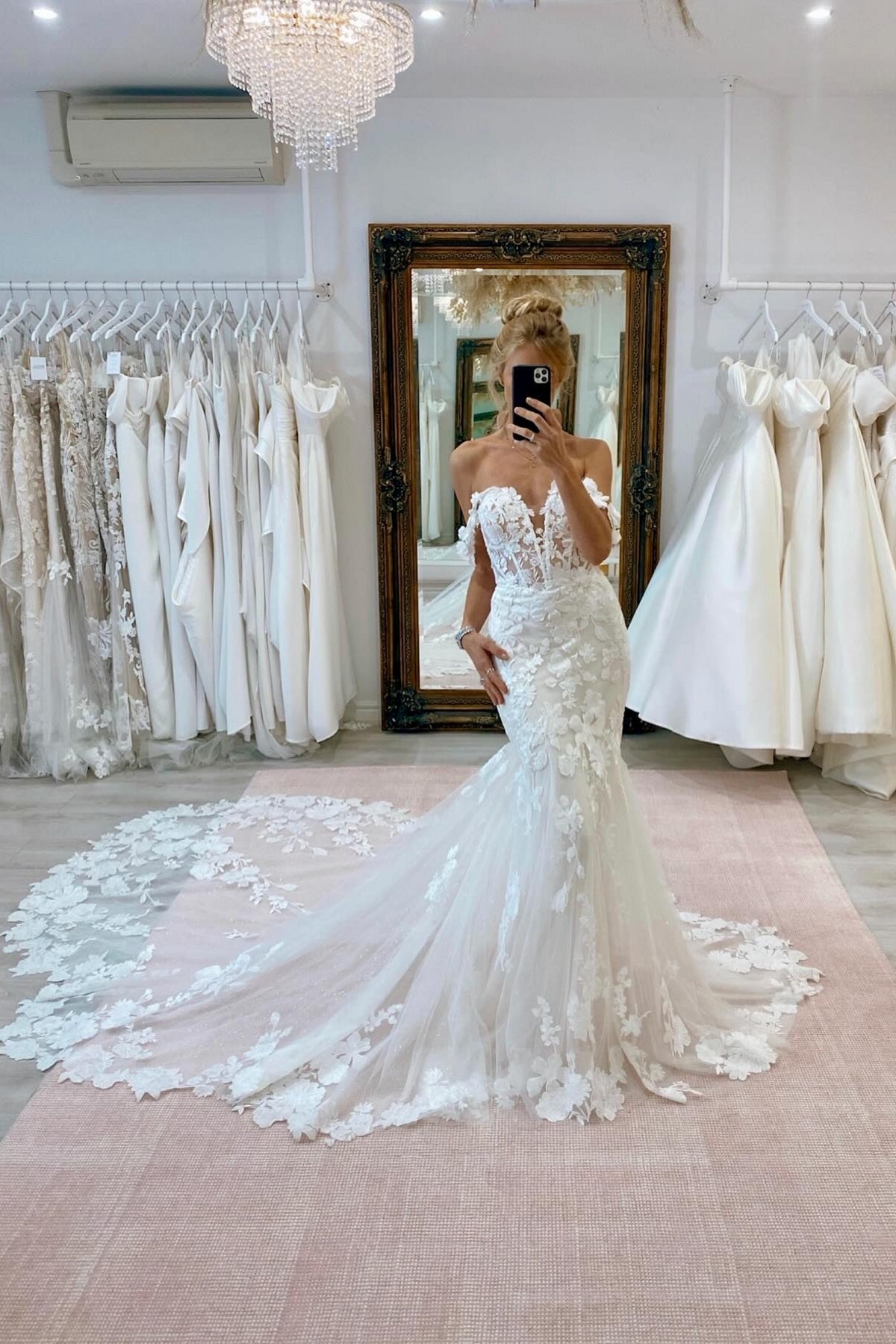 White Wedding Dress Lace Mermaid V Neck Spaghetti Strap Sequined Cathedral Train Tulle Bridal Gown With Appliques