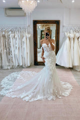 White Wedding Dress Lace Mermaid V Neck Spaghetti Strap Sequined Cathedral Train Tulle Bridal Gown With Appliques
