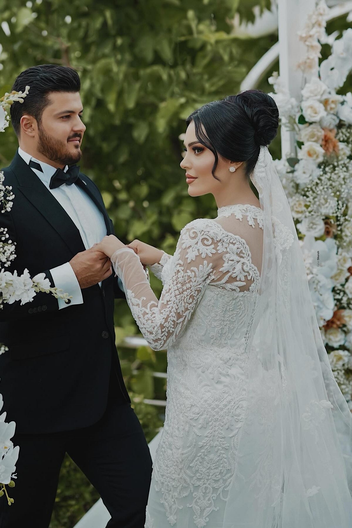 White Wedding Dress Mermaid High Neck Lace Long Sleeves Sequined Tulle Bridal Gown With Appliques