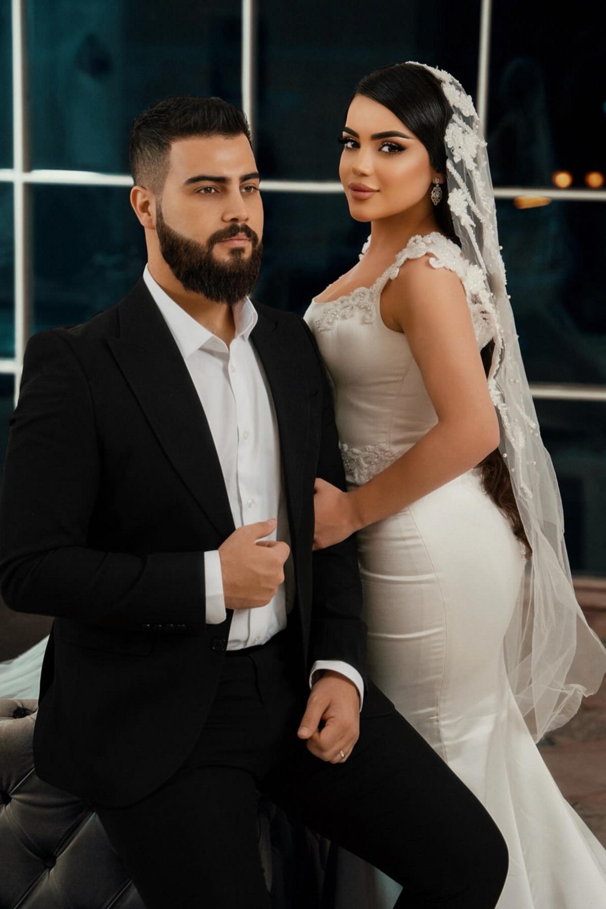 White Wedding Dress Mermaid Spaghetti Strap Square Sleeveless Sweep Train Satin Bridal Gown With Appliques