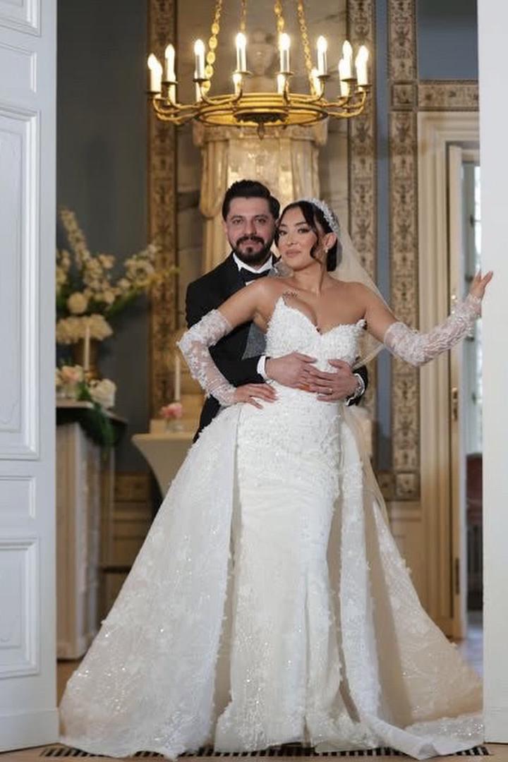 White Wedding Dress Mermaid Strapless Sleeveless Lace Sequined Long Bridal Gown With Detachable Train