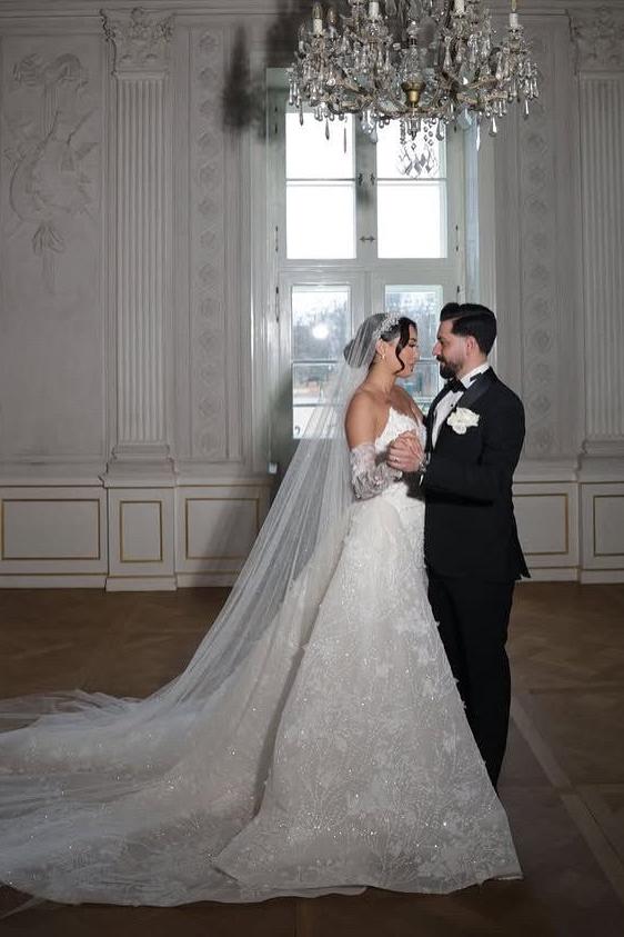 White Wedding Dress Mermaid Strapless Sleeveless Lace Sequined Long Bridal Gown With Detachable Train