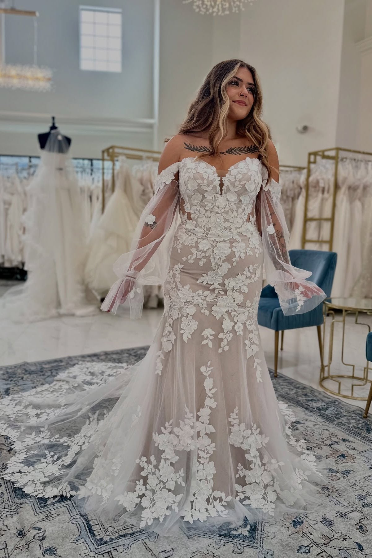 White Wedding Dress Mermaid Sweetheart Lace Chapel Train Tulle Bridal Gown With Appliques