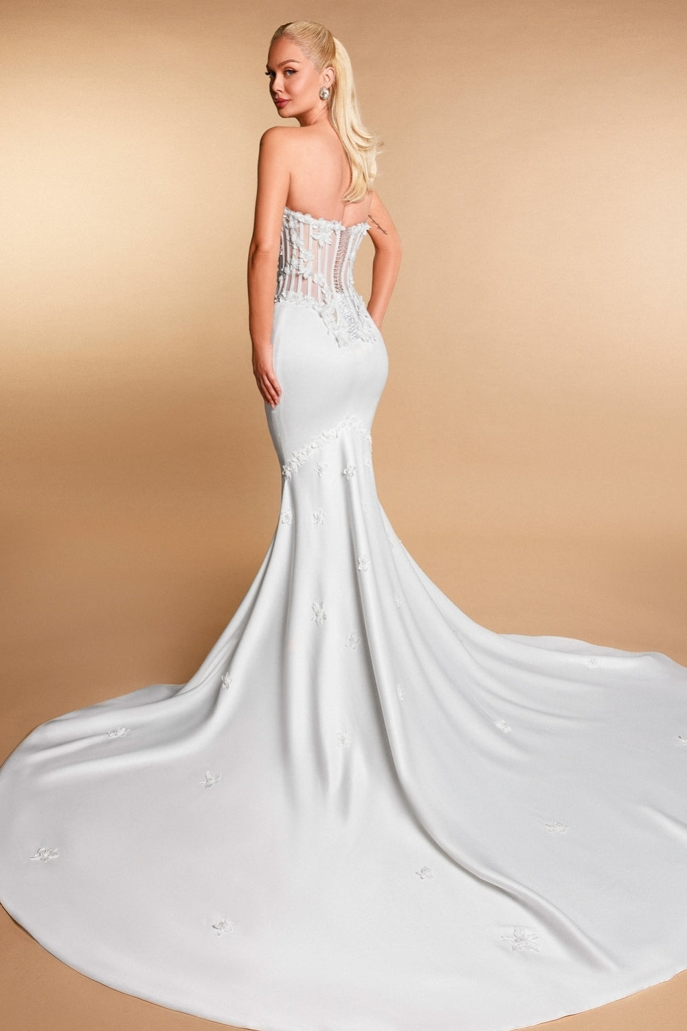 White Wedding Dress Mermaid Sweetheart Sleeveless Sweep Train Satin Bridal Gown With Appliques
