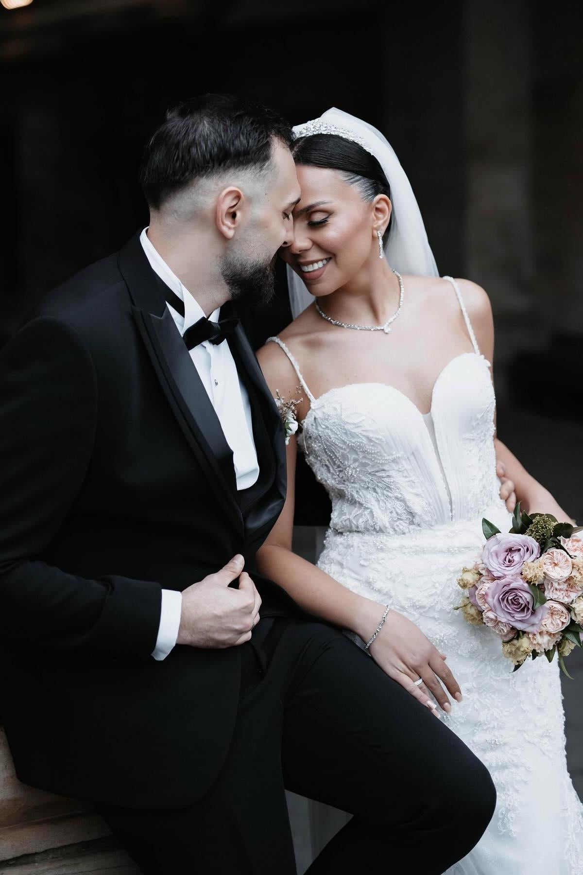 White Wedding Dress Mermaid Sweetheart Spaghetti Straps Sleeveless Beaded Sweep Train Tulle Bridal Gown