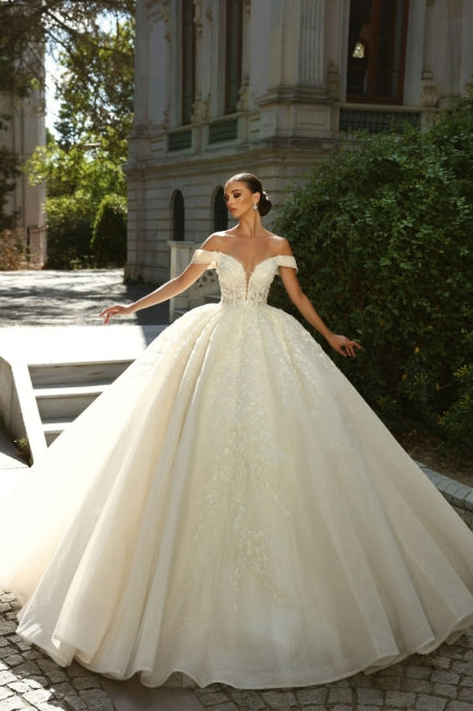 White Wedding Dress Off The Shoulder Sleeveless Sequined Ball Gown Tulle Bridal Gown With Appliques
