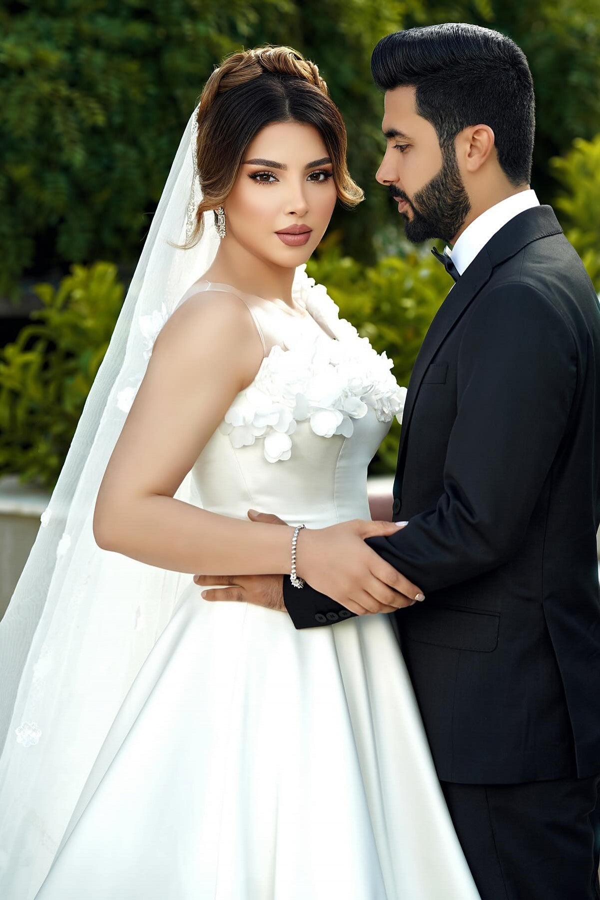 White Wedding Dress One Shoulder Sleeveless Sweep Train Ball Gown Satin Bridal Gown With 3D Flowers