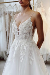White Wedding Dress Spaghetti Strap Sleeveless Beaded Cathedral Train Lace Tulle Bridal Gown