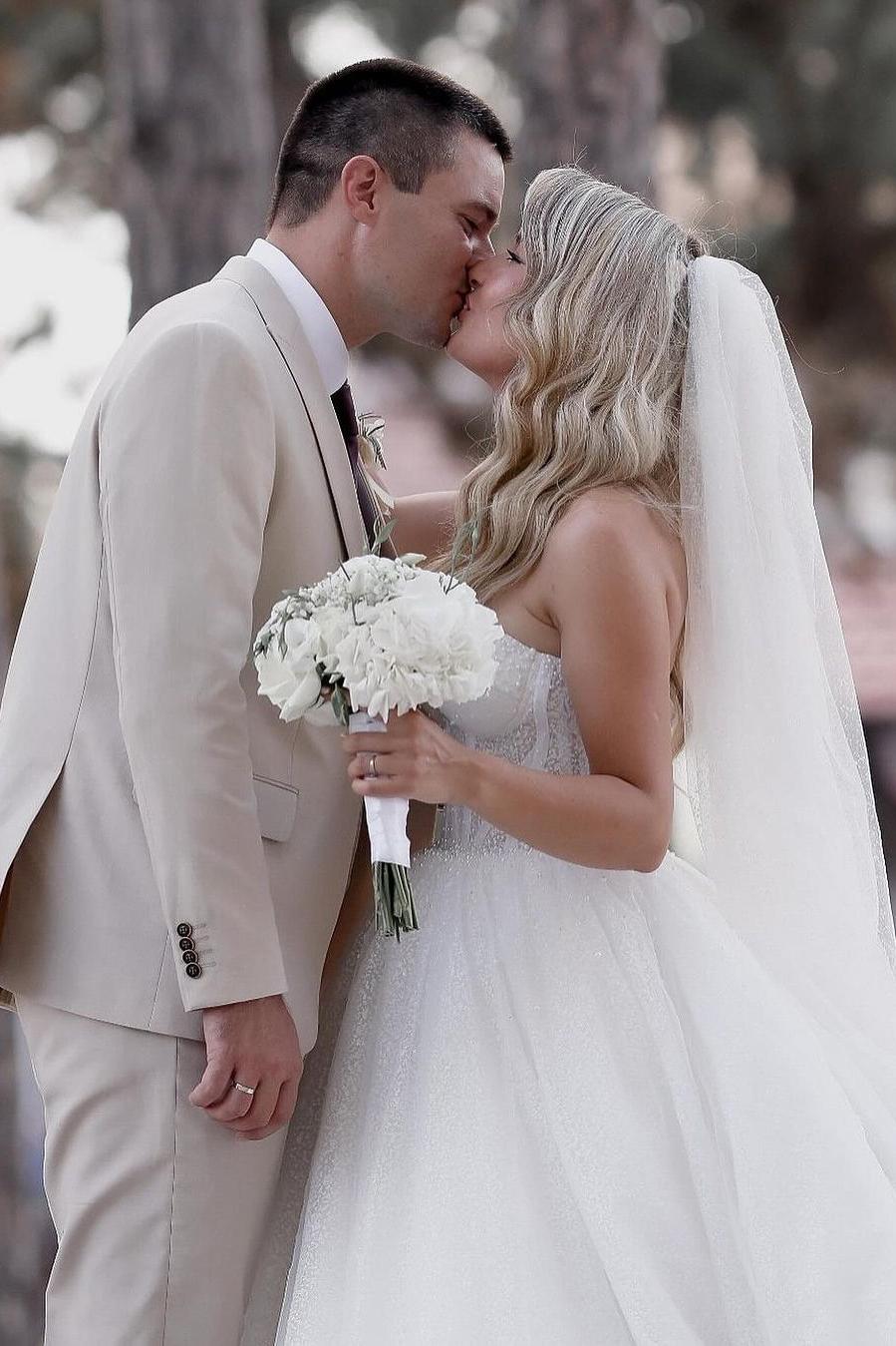 White Wedding Dress Sweetheart Ball Gown Beaded Sleeveless Cathedral Train Tulle Bridal Gown