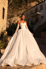 White Wedding Dress Sweetheart Ball Gown Sleeveless Floor Length Satin Bridal Gown With Lace