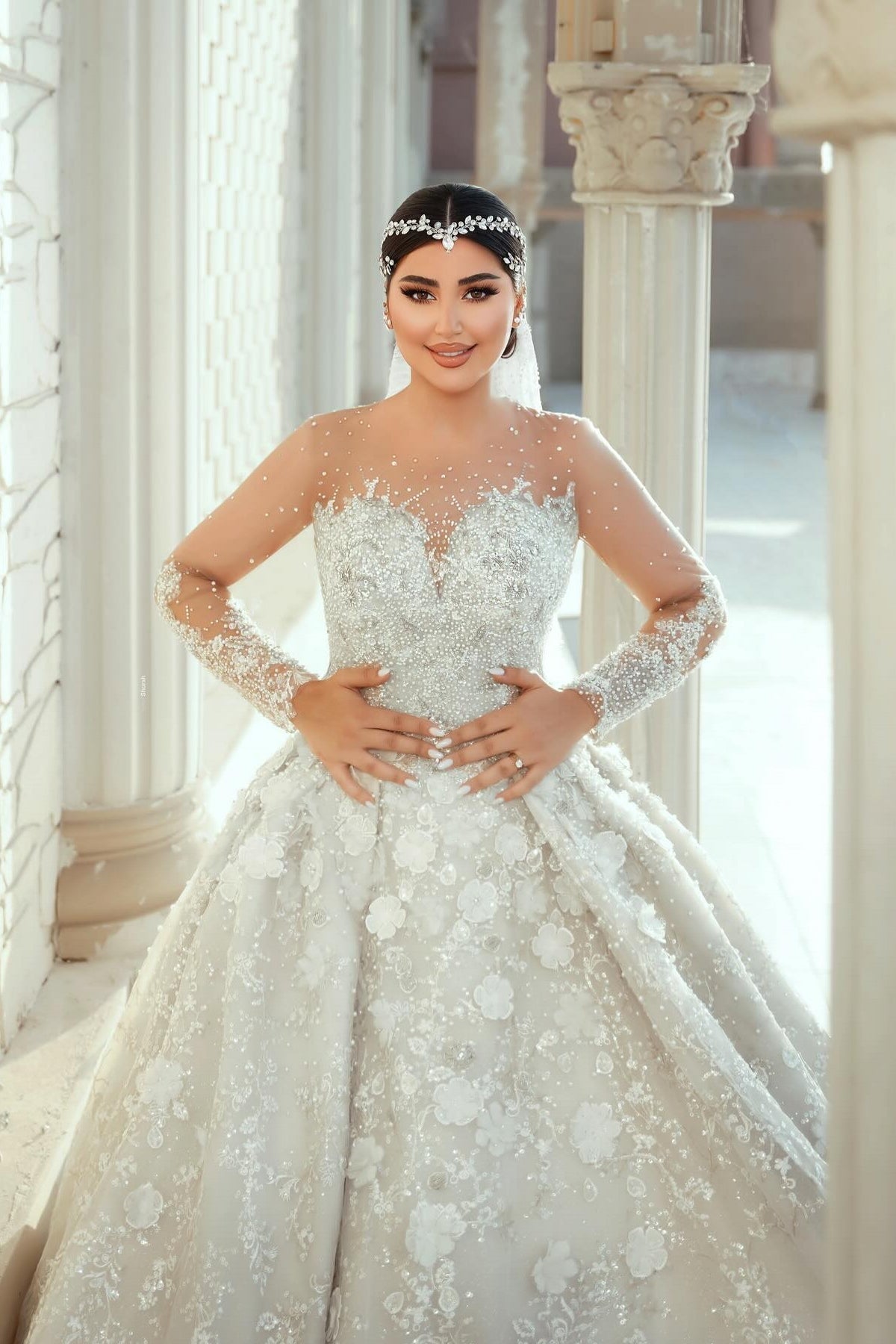 White Wedding Dress Sweetheart Beaded Illusion Sleeves Sequined Ball Gown Long Tulle Bridal Gown With Pearls And Appliques