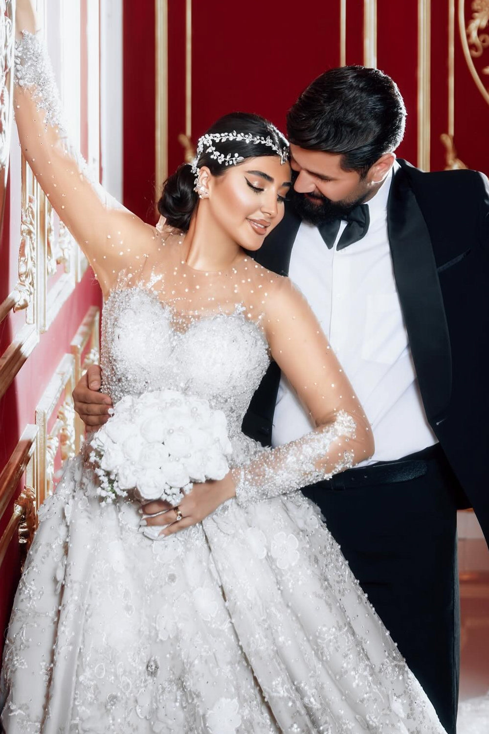 White Wedding Dress Sweetheart Beaded Illusion Sleeves Sequined Ball Gown Tulle Bridal Gown