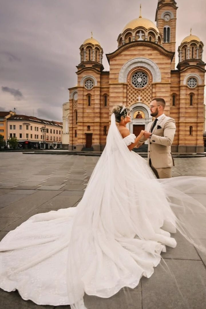 White Wedding Dress Sweetheart Off The Shoulder Ball Gown Beaded Lace Cathedral Train Tulle Bridal Gown