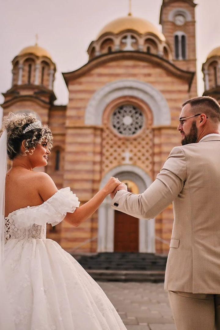 White Wedding Dress Sweetheart Off The Shoulder Ball Gown Beaded Lace Sleeveless Cathedral Train Tulle Bridal Gown