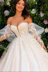 White Wedding Dress Sweetheart Sleeveless Lace Ball Gown Long Tulle Bridal Gown With Appliques