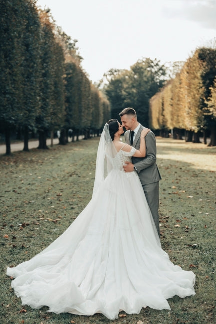 White Wedding Dress Sweetheart Spaghetti Strap Off The Shoulder Sleeveless Lace Ball Gown Long Tulle Bridal Gown With Appliques