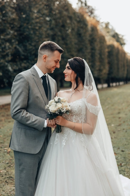 White Wedding Dress Sweetheart Spaghetti Strap Off The Shoulder Sleeveless Lace Ball Gown Long Tulle Bridal Gown With Appliques