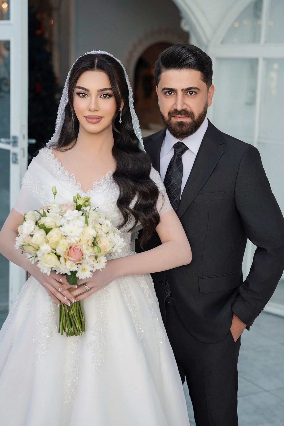 White Wedding Dress V Neck Off The Shoulder Sleeveless Sequined Chiffon Bridal Gown With Appliques