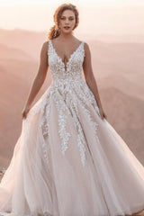 White Wedding Dress V Neck Spaghetti Strap A Line Sleeveless Backless Tulle Long Lace Bridal Gown With Appliques