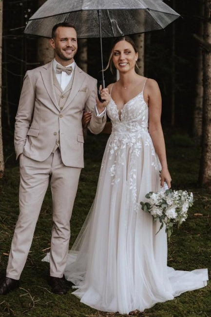 White Wedding Dress V Neck Spaghetti Strap A Line Sleeveless Sweep Train Tulle Bridal Gown With Appliques