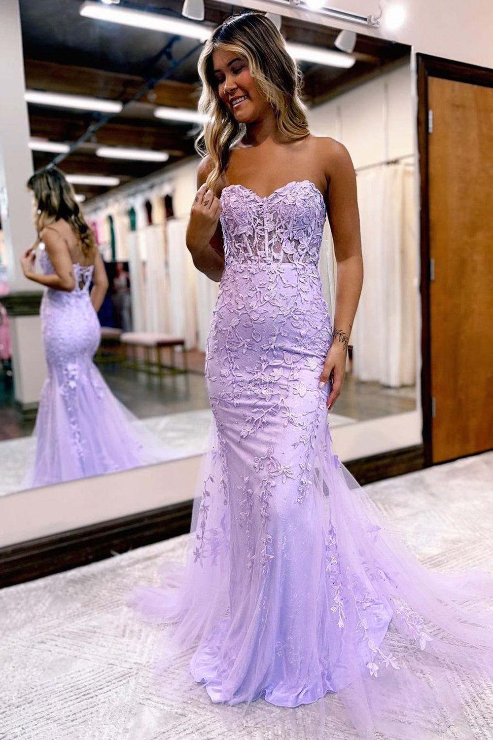 Light Purple Sweetheart Lace-Up Long Mermaid Prom Dress with Appliques