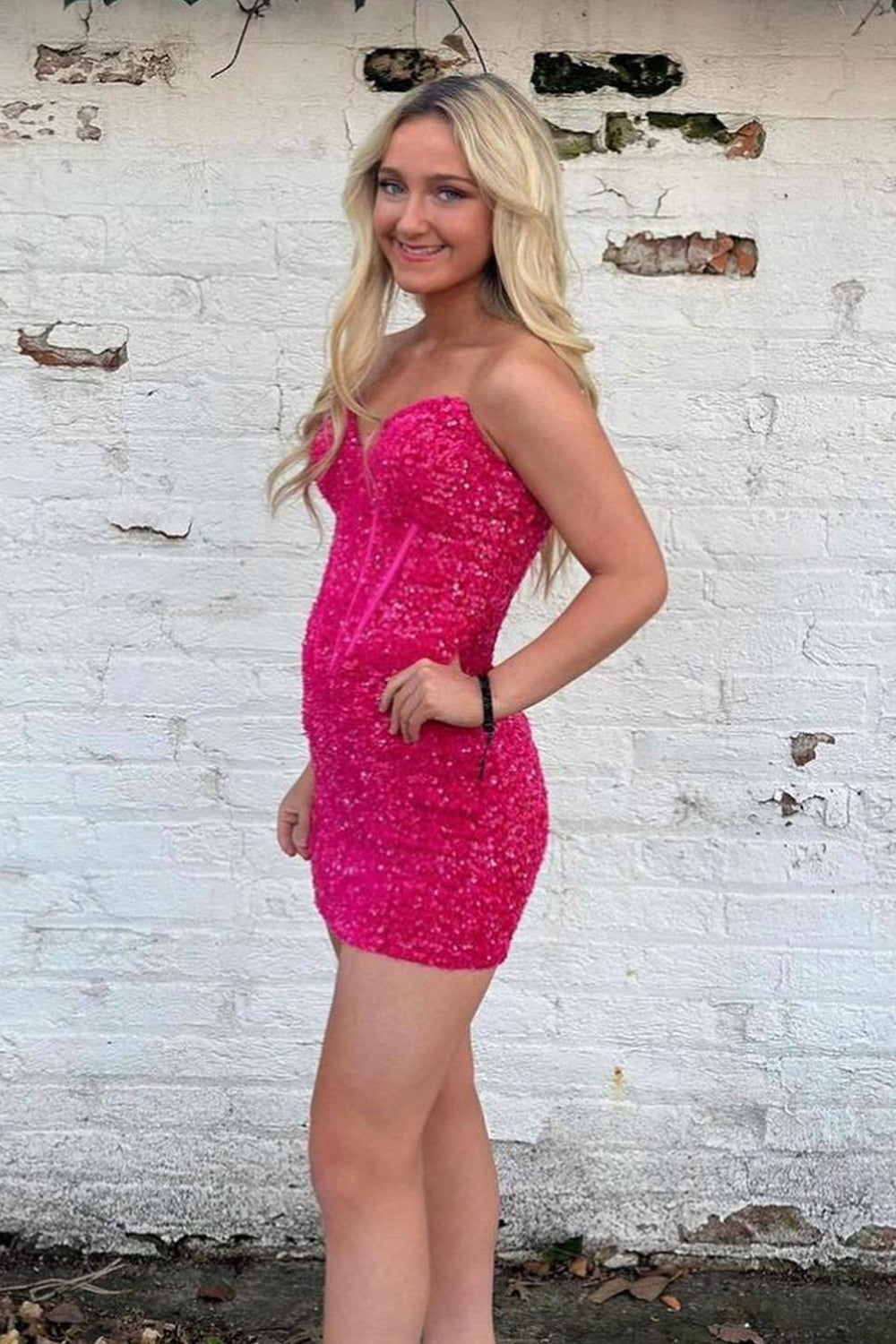 Red Sweetheart Sequins Tight Short Homecoming Dress