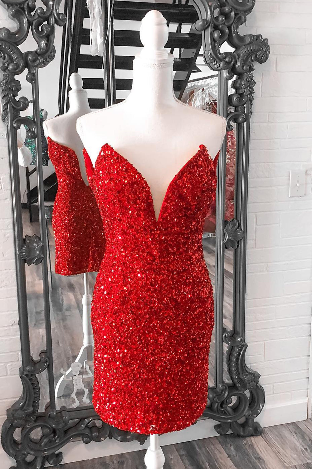 Sparkly Red Sweetheart Sequins Tight Short Homecoming Dress