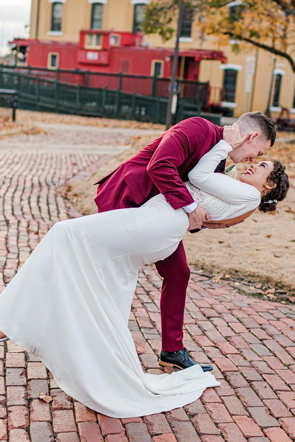 Elegant Fuchsia Notched Lapel Wedding Suit for Men