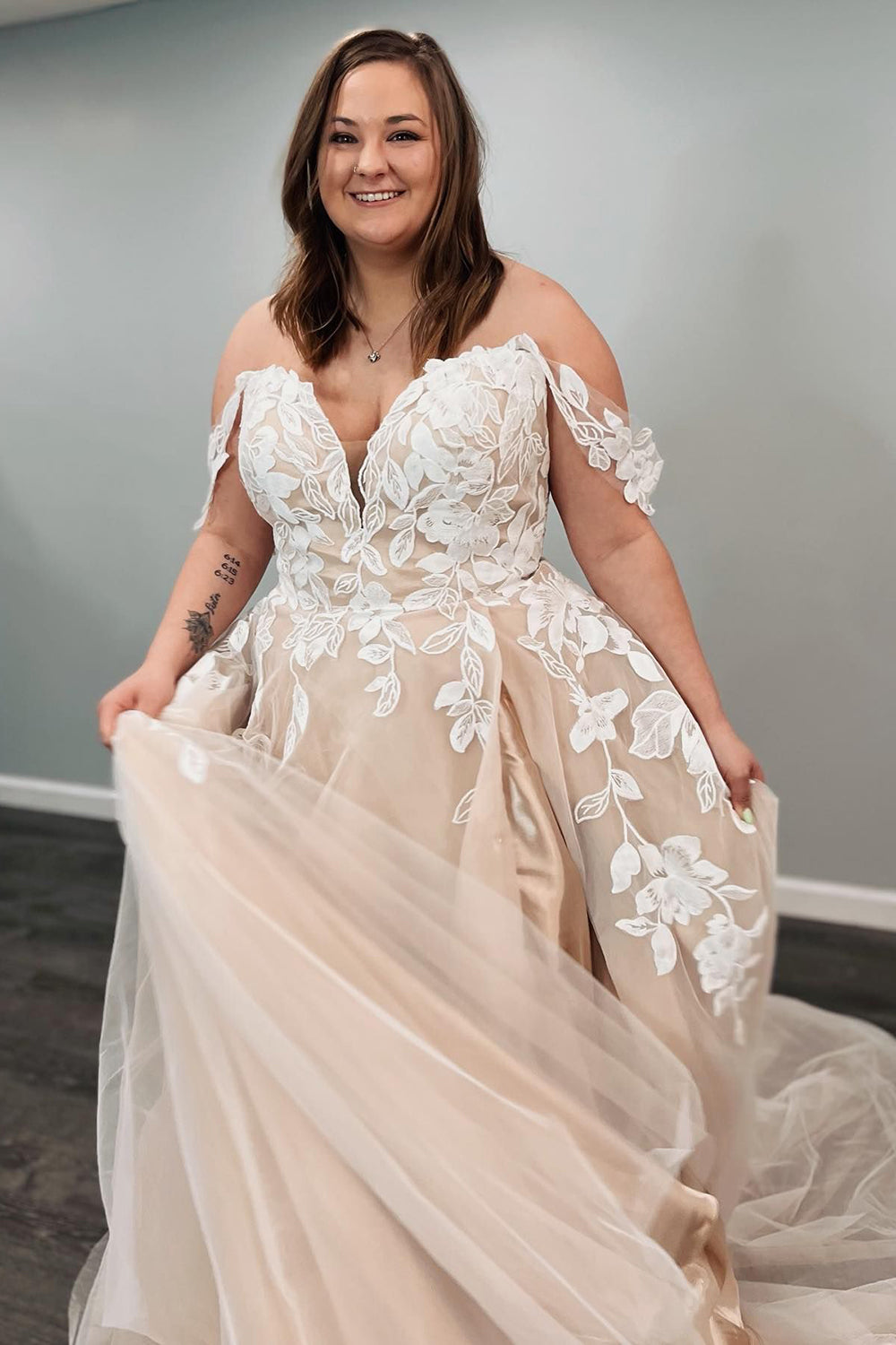 Elegant Tulle Off-the-Shoulder Ivory Long Plus Size Wedding Dress with Appliques