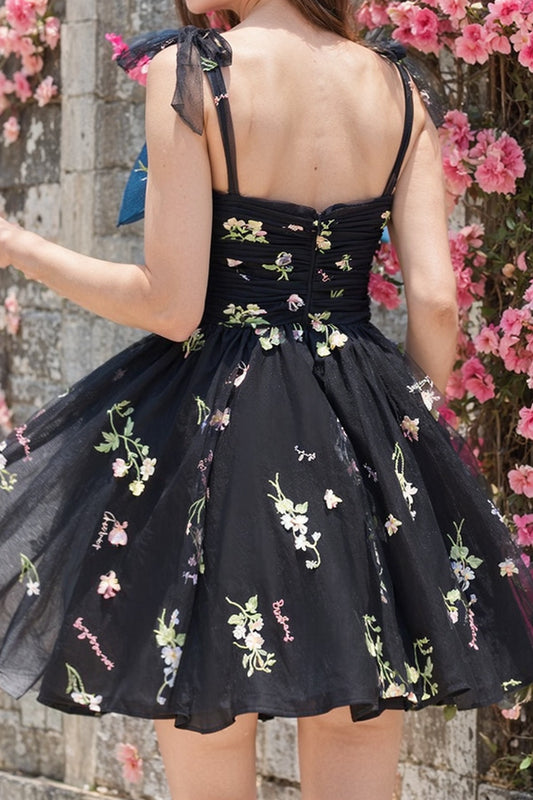 Black Bowknots A-Line Short Homecoming Dress with Embroidery