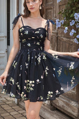 Black Bowknots A-Line Short Homecoming Dress with Embroidery