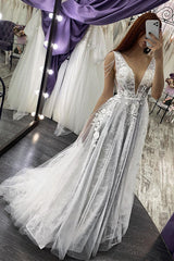 Ivory V Neck Sleeveless A Line Wedding Dress Lace Appliques Bridal Dress