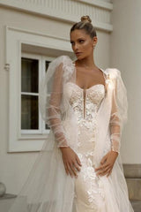 Ivory Mermaid Wedding Dress Sweetheart Neck Bridal Gown with Wateau Train