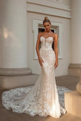 Ivory Mermaid Wedding Dress Sweetheart Neck Bridal Gown with Wateau Train