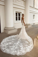 Ivory Mermaid Wedding Dress Sweetheart Neck Bridal Gown with Wateau Train