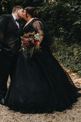 Dreamyannie Black Plus Size Wedding Dress Short Sleeve A Line V Neck Bridal Gown with Lace Appliques