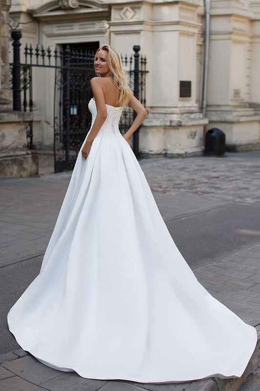 Simple Strapless White A Line Zipper Up A Line Princess Wedding Dress